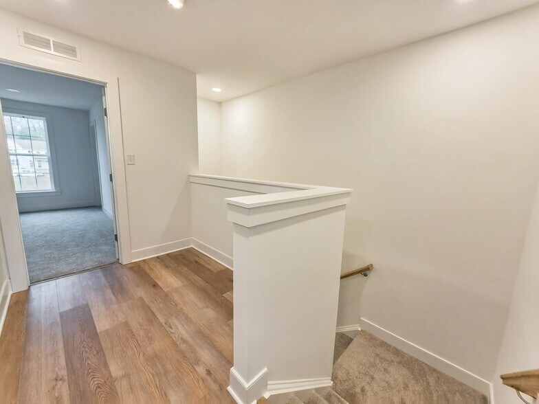 Building Photo - 317 Palisade Way