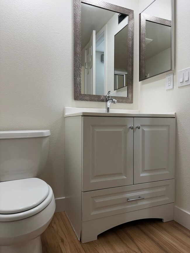 Building Photo - Classic 3Br/2Ba Bottom Level Condo in Campana Villas W/ Golf Course View