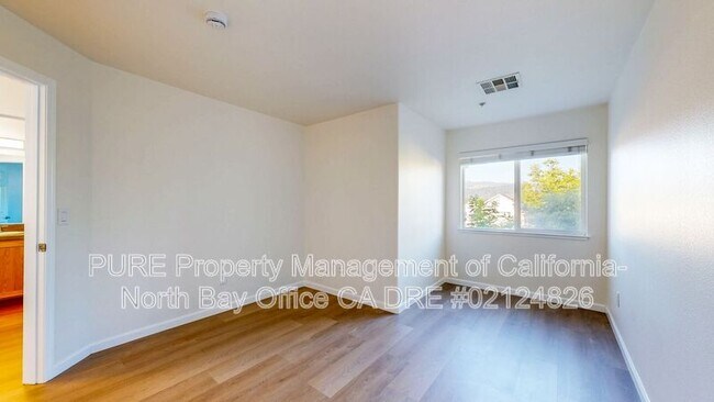 Building Photo - 120 Treadway Ct