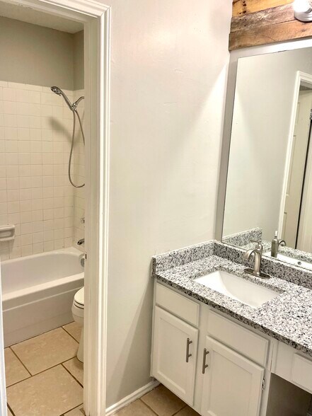 Building Photo - 13030 Quail Dr