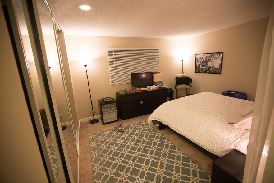 Master Bedroom - 8769 Mountain Blvd