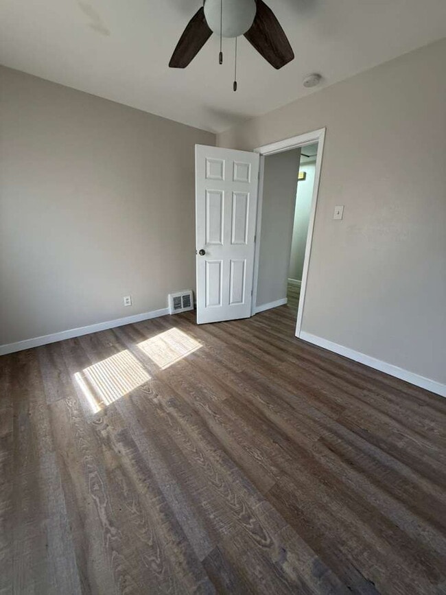 Building Photo - "Charming 2-Bedroom Retreat in University City - Cozy 900 Sq. Ft. Home!"  HUGE bedrooms with Base...