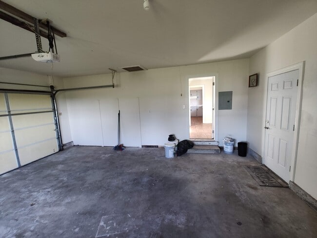 Building Photo - 2025 N 432