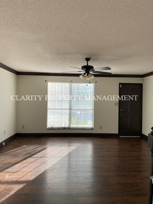 Building Photo - 2218 Cloverleaf Cir SE
