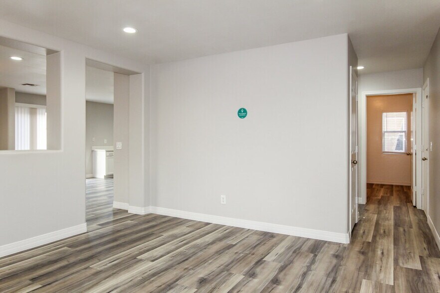 Building Photo - 11578 W Mountain View Rd