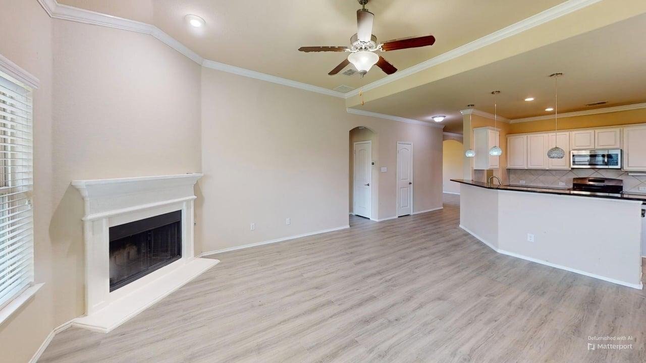Building Photo - 400 Plum Ct