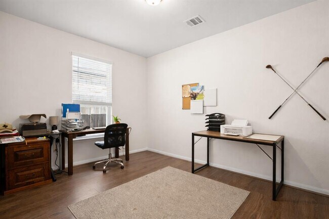 Building Photo - 104 Camella St