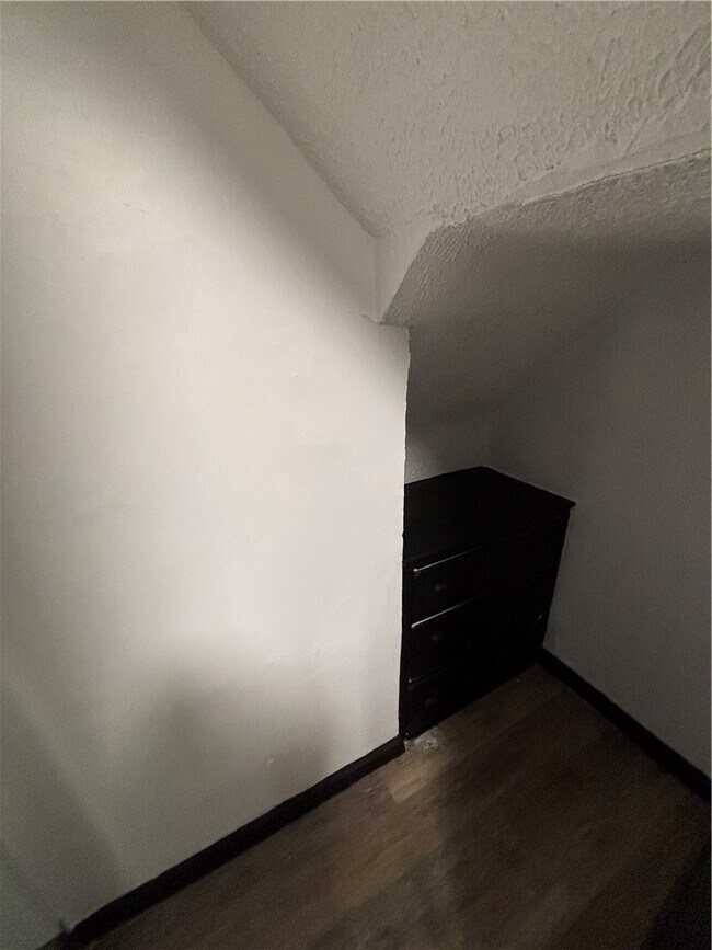 Building Photo - 18 Kenilworth Terrace