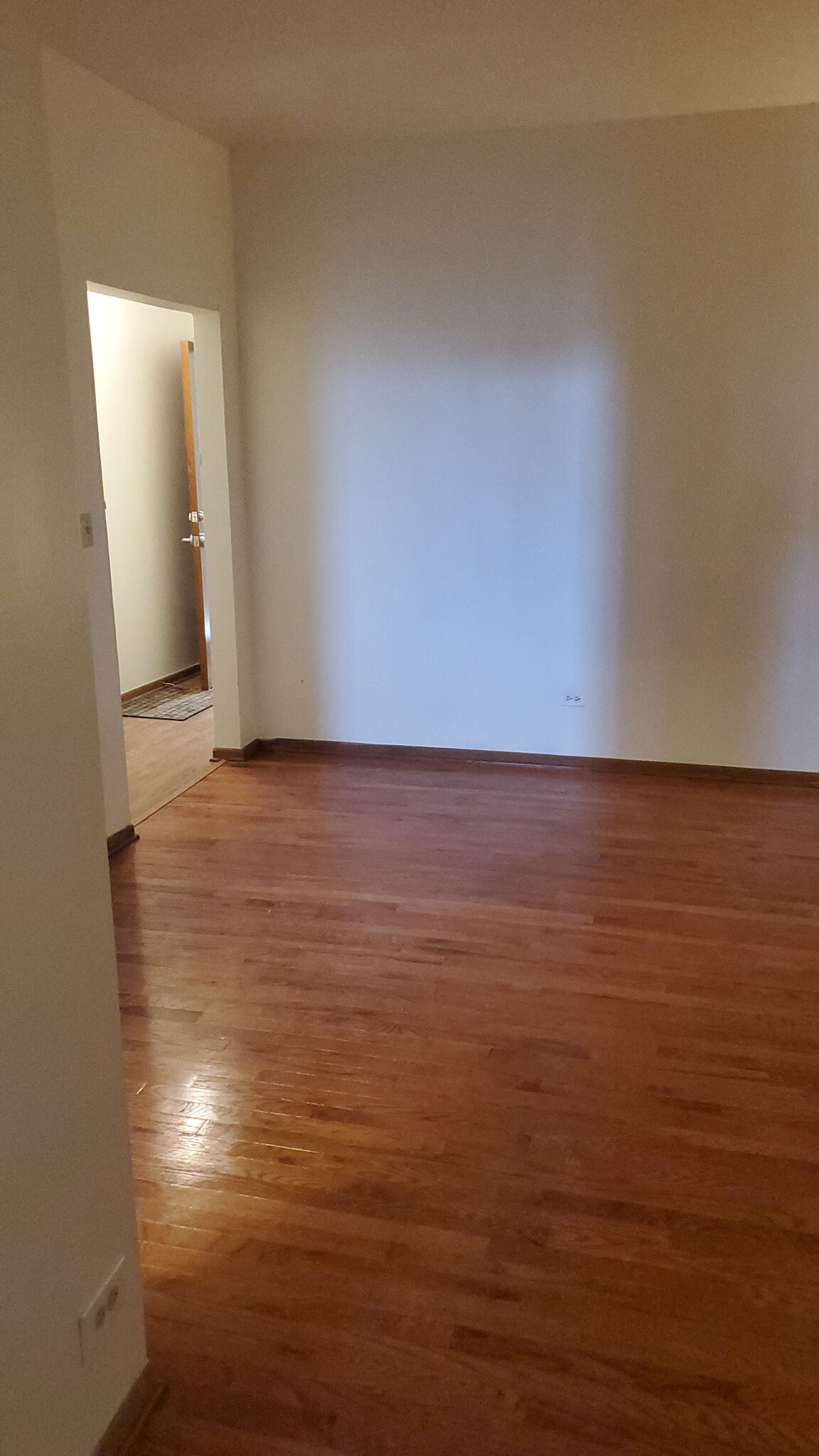 Building Photo - 432 N Milwaukee Ave