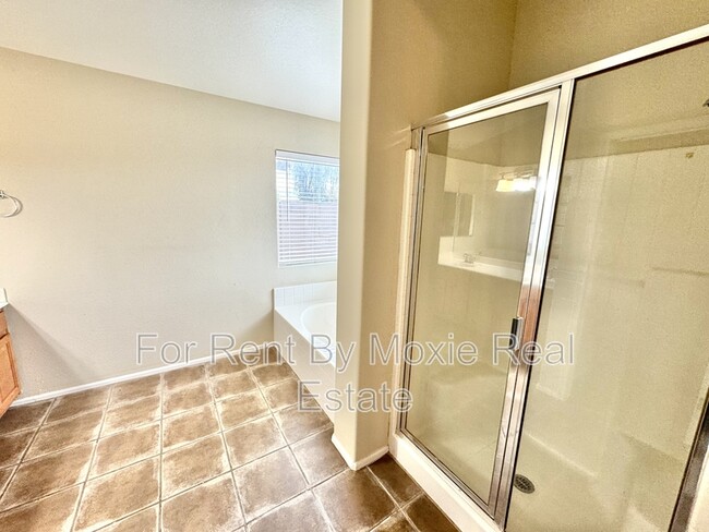 Building Photo - 43385 W Chisholm Dr