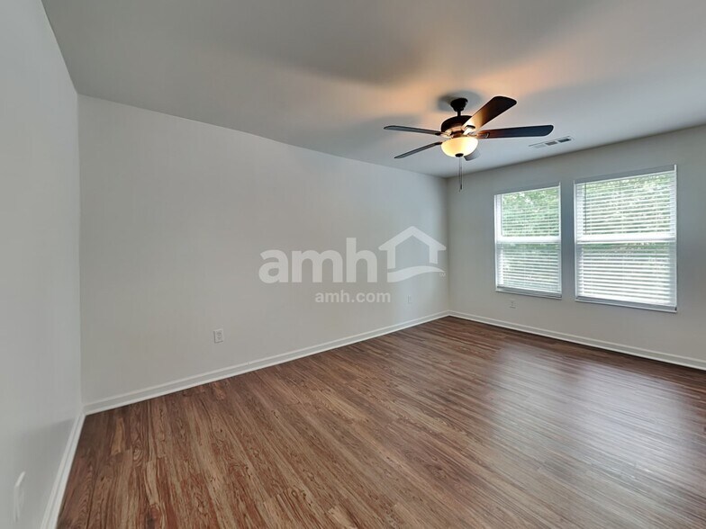 Building Photo - 1617 Shire Village Dr