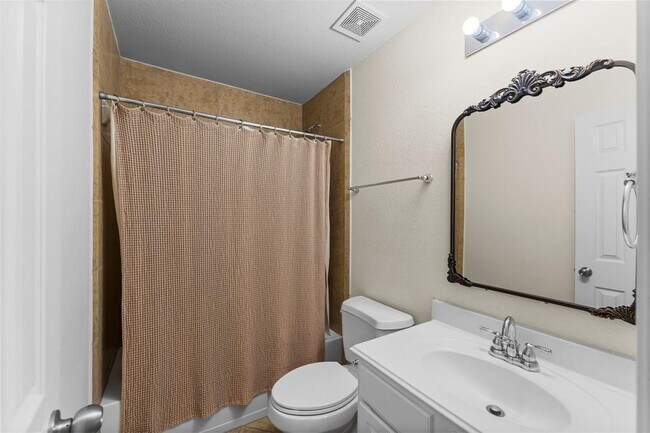 Building Photo - 28518 Lockeridge Farms Dr