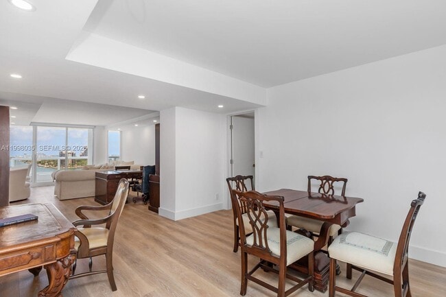 Building Photo - 1717 N Bayshore Dr