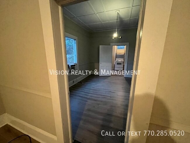 Building Photo - 910 Truitt Ave