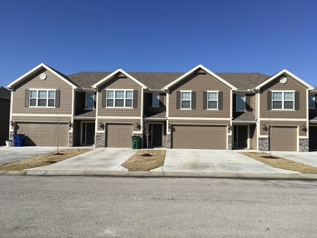 Primary Photo - 3 Bed 2 Car Townhome in Grain Valley