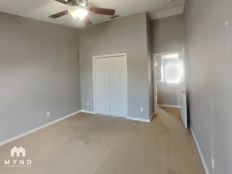 Building Photo - 5372 Neil Dr