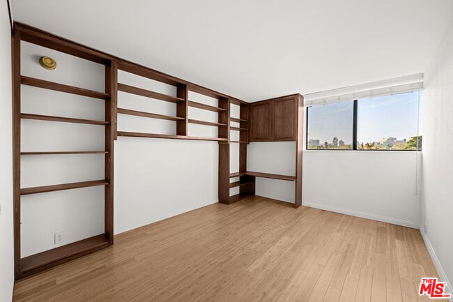 Building Photo - 10535 Wilshire Blvd