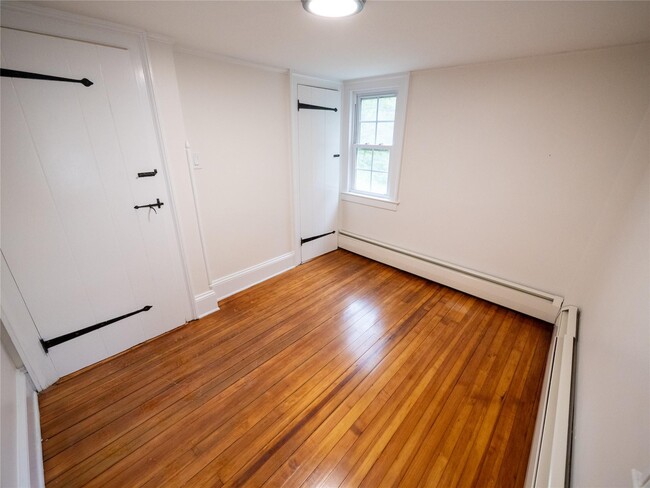 Building Photo - 11 Glen Arden Dr