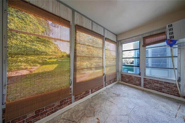 Building Photo - 2115 NE 42nd Ct