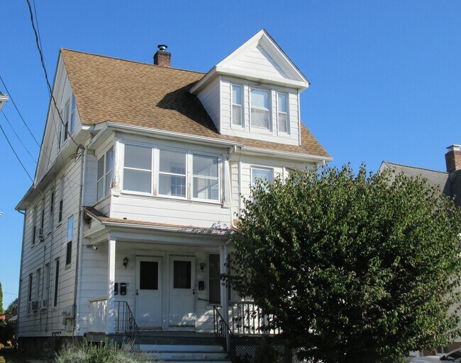Primary Photo - 330 Bradley St