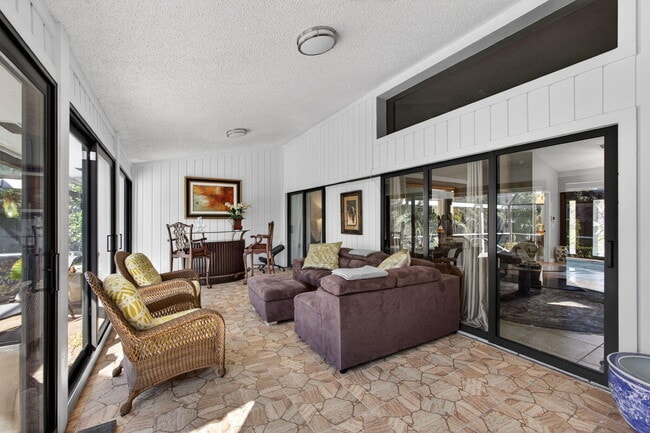 Building Photo - 168 Thornton Dr