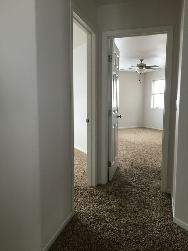 Building Photo - 3 bed 3 bath