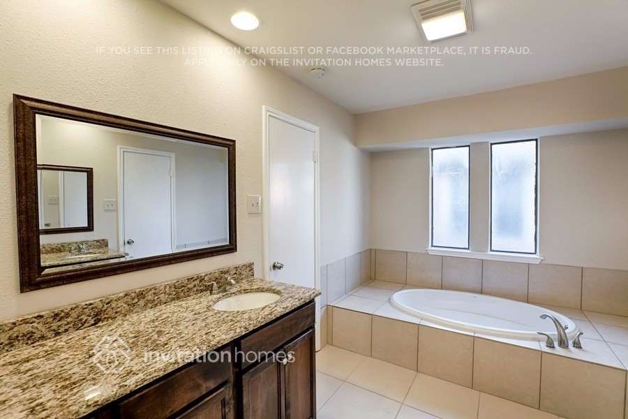 Building Photo - 1717 Brighton Dr