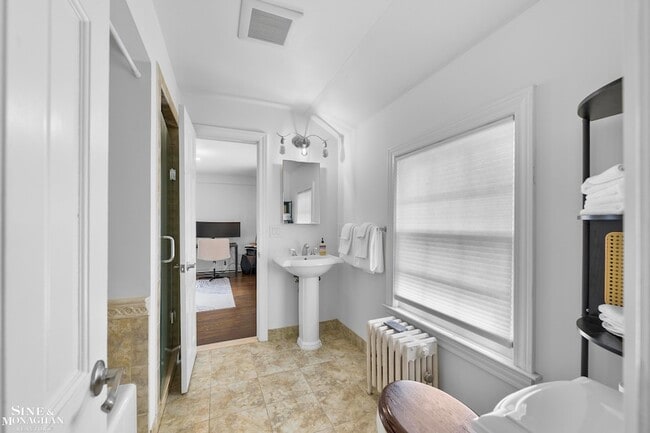 Building Photo - 276 Lewiston Rd