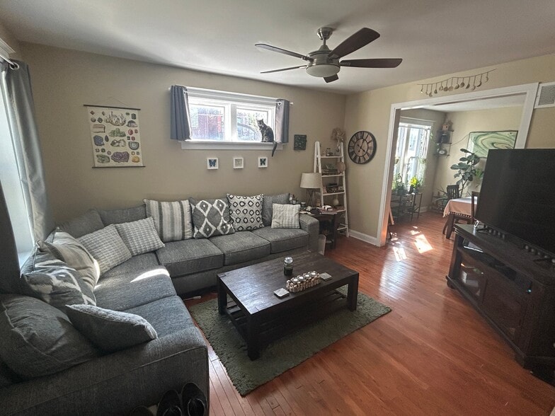 Building Photo - 3345 Salena St