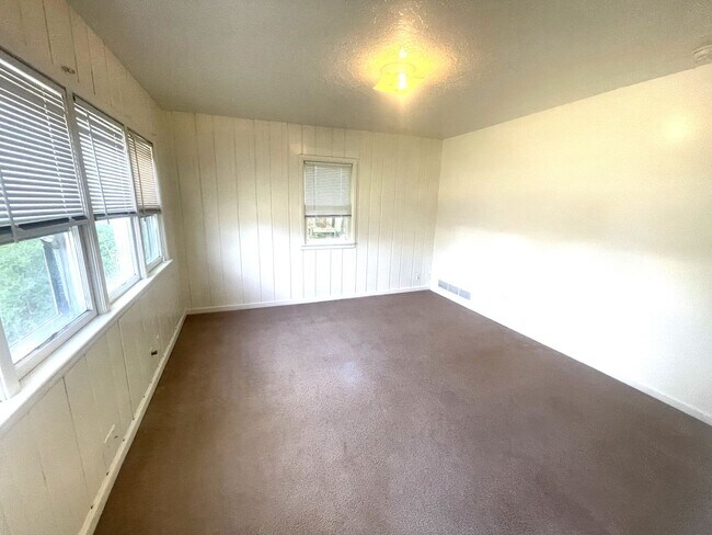 Building Photo - (2539 10th Ave Ct.)