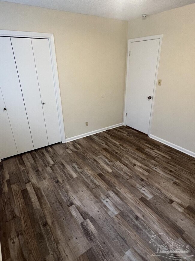 Building Photo - 4050 Claiborne Cir