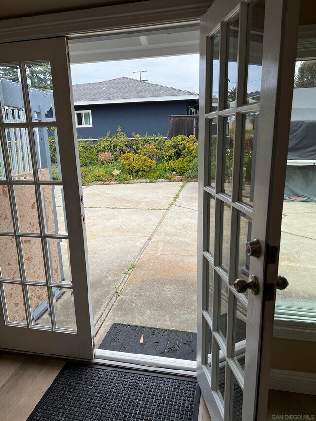 Building Photo - 534 Hoover St