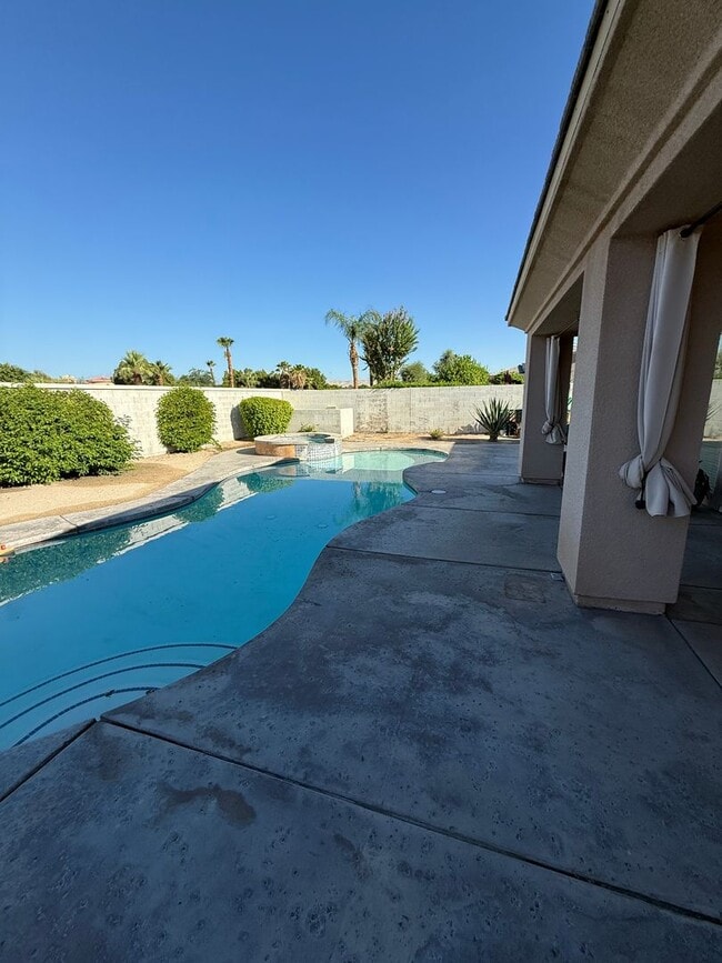 Building Photo - Beautiful 3 Bedroom home