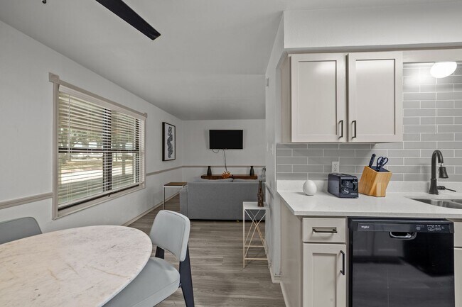 Building Photo - 1301 US-287