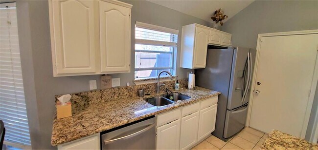 Building Photo - 5213 Valleydale Dr