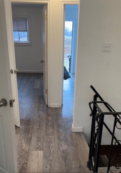 Building Photo - 1011 Barker Rd