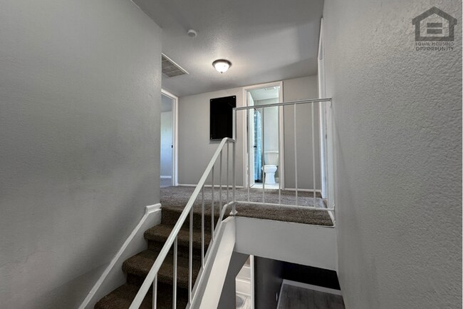Building Photo - 3Bed/2Bath Townhouse at 47th Ave/Maryland Ave! Ready for Immediate Move-In! – FENCED-IN YARD!