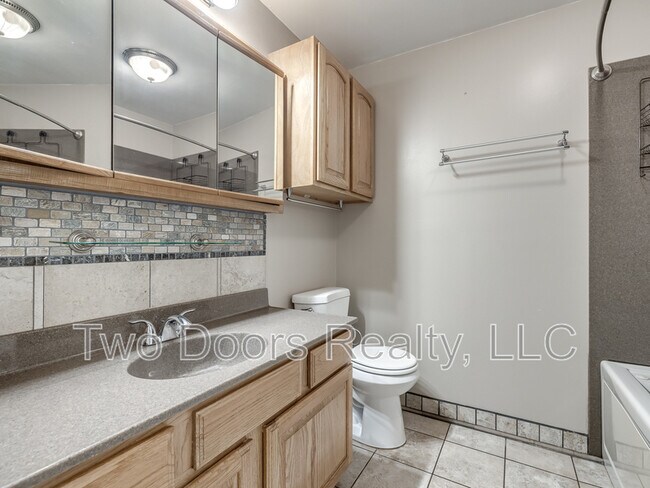 Building Photo - 3900 Hiddleston Cir