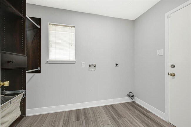 Building Photo - 2935 Sailors Moon Dr