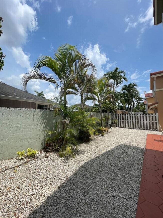 Building Photo - 10290 SW 139th Ct