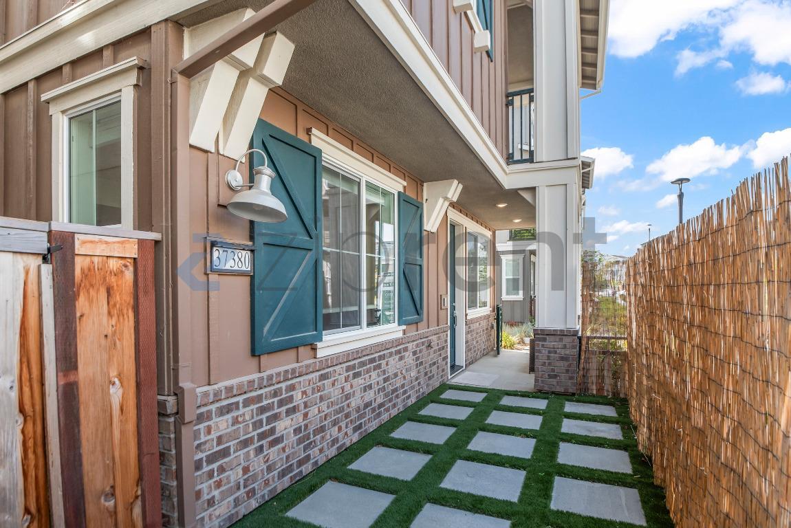 Building Photo - 37380 Watersail Way