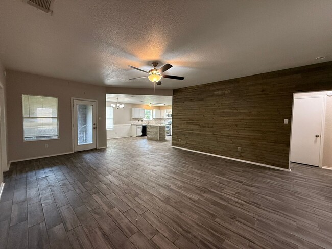Building Photo - Quaint four bedroom home in Belton availab...