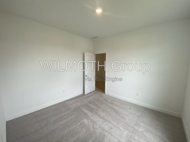 Building Photo - 5102 Astor Wy