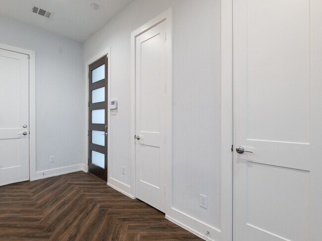 Building Photo - 210 E 32nd St