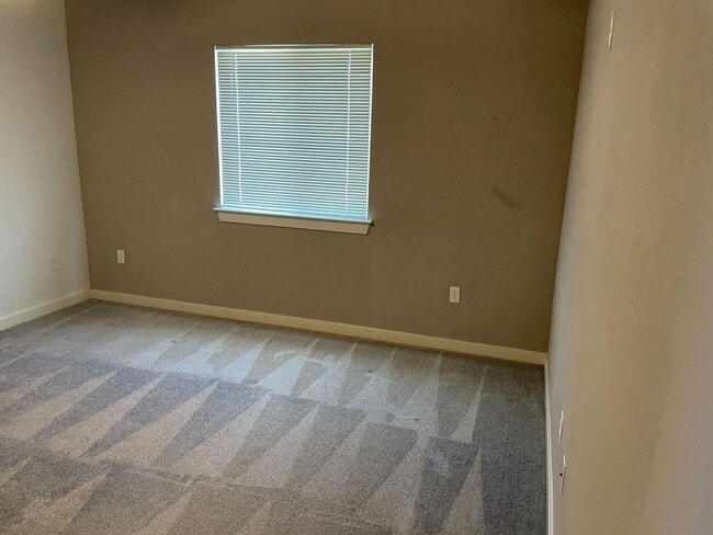 Building Photo - Distinguished 2 Story Home