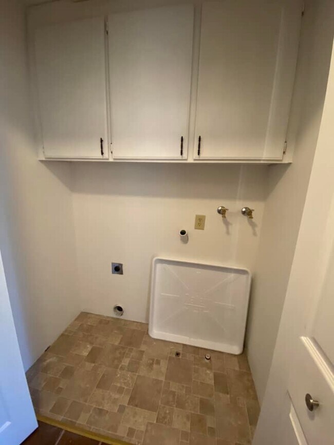 Building Photo - 62 Crystal Cir