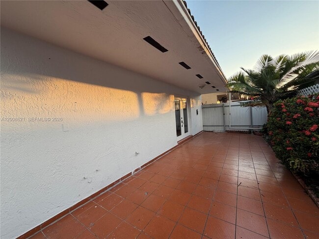 Building Photo - 3159 W 73rd Pl