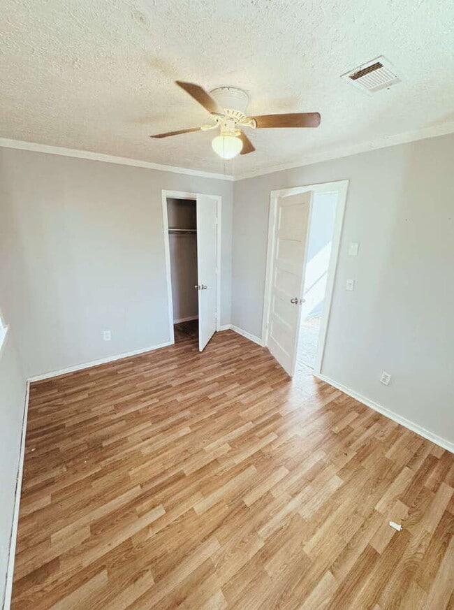 Building Photo - 743 Bright St