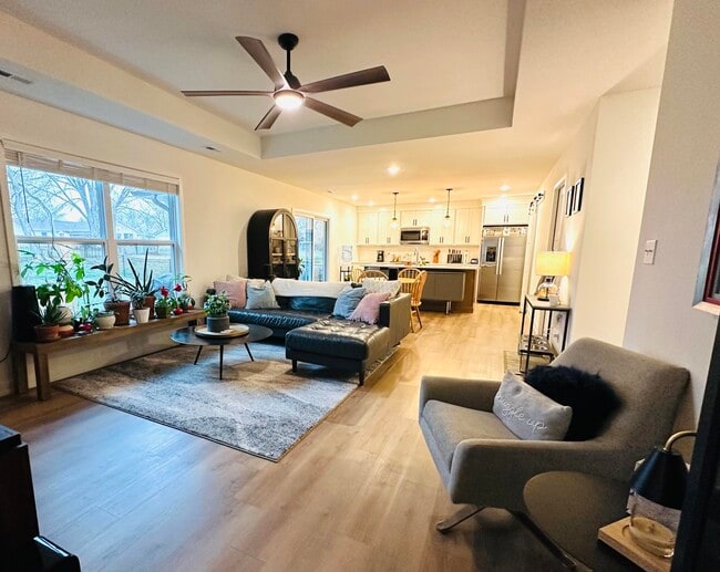 Building Photo - 7671 N Rainbow Dr