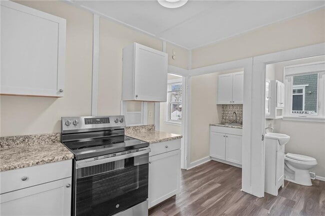 Building Photo - 14 Pearl St